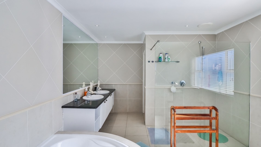 3 Bedroom Property for Sale in Stilbaai Wes Western Cape